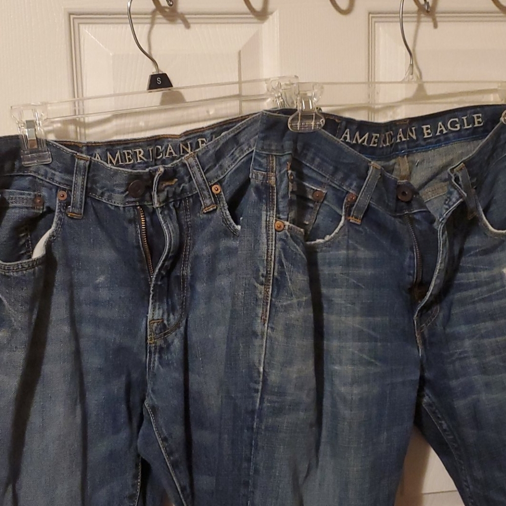 2 pairs of American eagle jeans 31/32